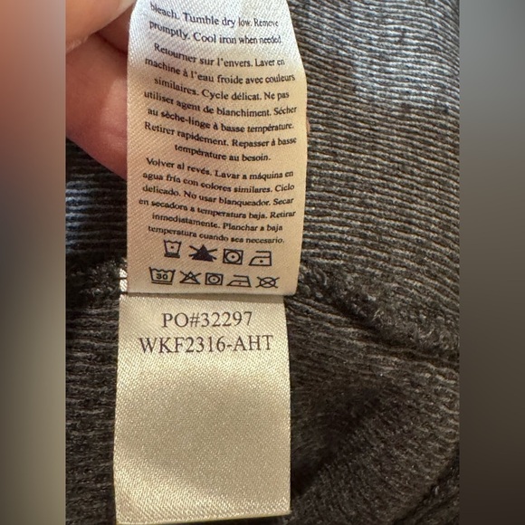 Faherty Gray Knit fold over neck front pocket long sleeve shirt. Size L GUC - Picture 8 of 10